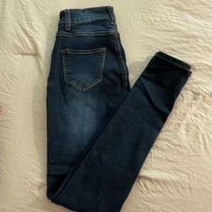 Fashion nova dark wash jeggings never worn. Size 2.